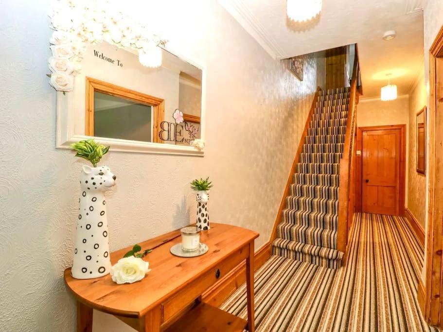 Homely 4 Bedroom Large House Inc Free Parking - Great Location - Fast Wifi - Smart Tv - Sleeps Up To 7! Close To Bournemouth & Poole Town Centre & Sandbanks Kültér fotó