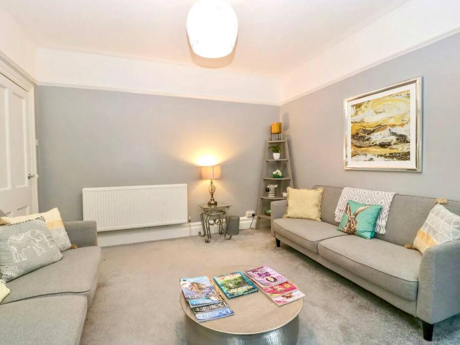 Homely 4 Bedroom Large House Inc Free Parking - Great Location - Fast Wifi - Smart Tv - Sleeps Up To 7! Close To Bournemouth & Poole Town Centre & Sandbanks Kültér fotó