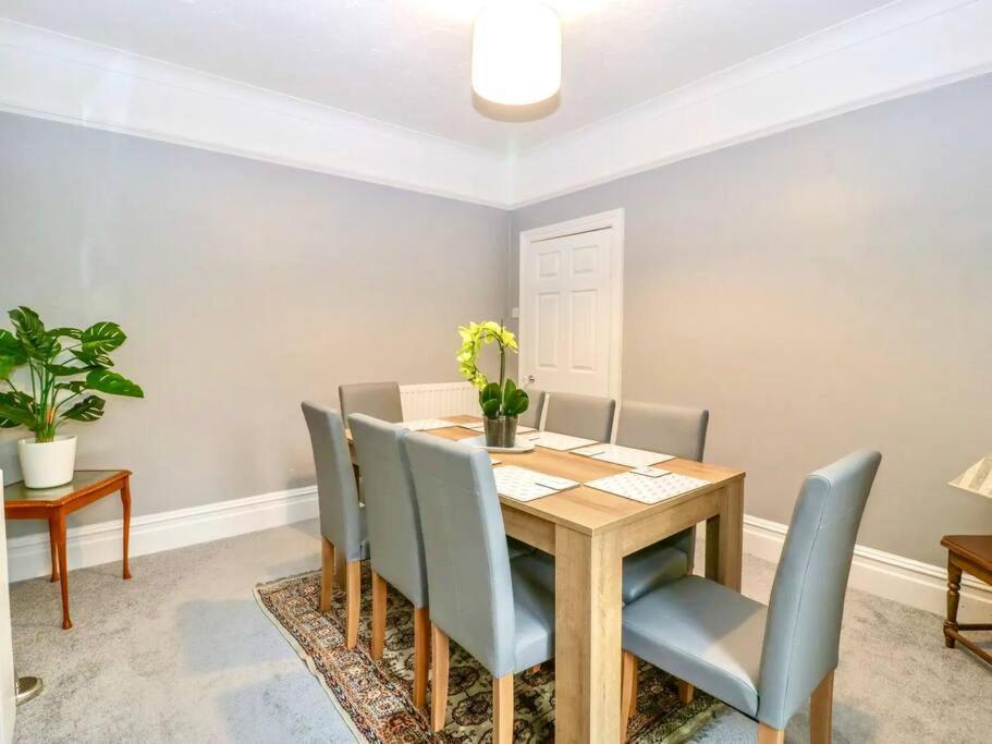 Homely 4 Bedroom Large House Inc Free Parking - Great Location - Fast Wifi - Smart Tv - Sleeps Up To 7! Close To Bournemouth & Poole Town Centre & Sandbanks Kültér fotó